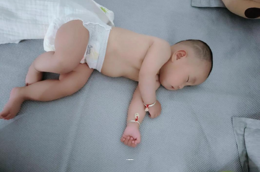 鹿邑宝宝积食发烧怎么处理